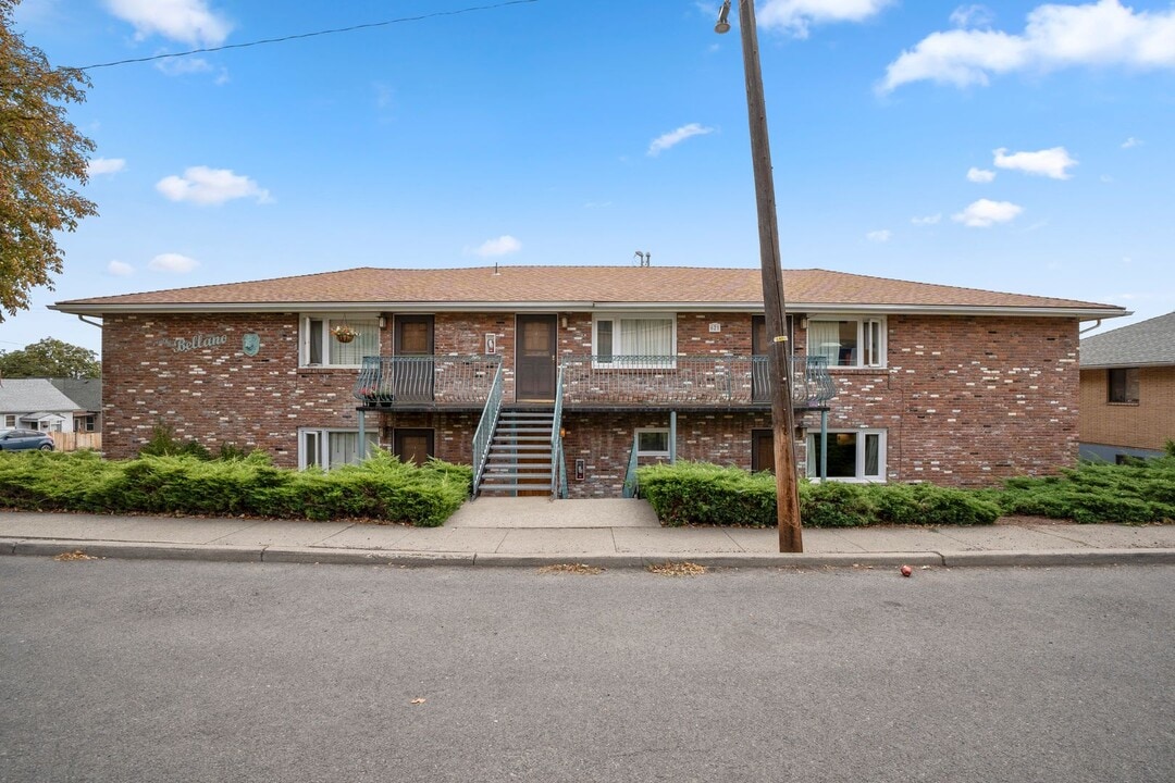 621 3rd St in Cheney, WA - Building Photo