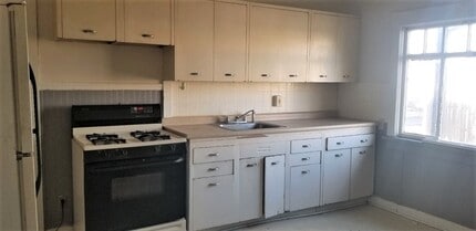 911 Camden Ave SW, Unit 1 in Canton, OH - Building Photo - Building Photo