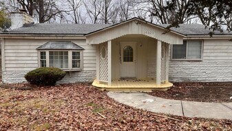 25323 Orchard Lake Rd in Farmington Hills, MI - Building Photo