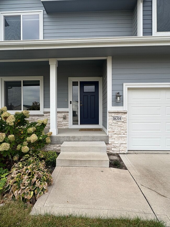 16314 Springbrook Trl in Urbandale, IA - Building Photo - Building Photo