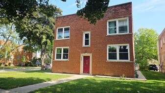 8255 Kilpatrick Ave in Skokie, IL - Building Photo