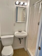 1064 Beacon St, Unit #6 in Brookline, MA - Foto de edificio - Building Photo