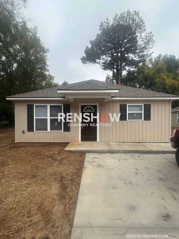 1106 Tibbs St in Dyersburg, TN - Building Photo - Building Photo