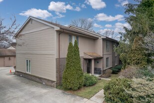 5619 Kirkland Rd in Toledo, OH - Building Photo