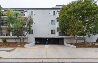 8163 Redlands St, Unit 56 in Los Angeles, CA - Building Photo - Building Photo