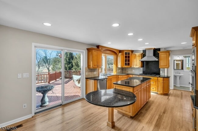 6 Heather Hill Way in Mendham, NJ - Foto de edificio - Building Photo