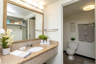 Flats at Miracle Hills in Omaha, NE - Building Photo - Interior Photo