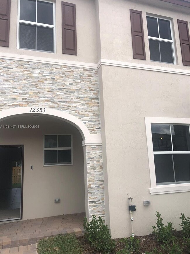 12353 NW 23rd Ct in Miami Shores, FL - Building Photo - Building Photo