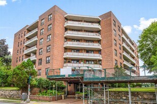 325 King St in Port Chester, NY - Building Photo