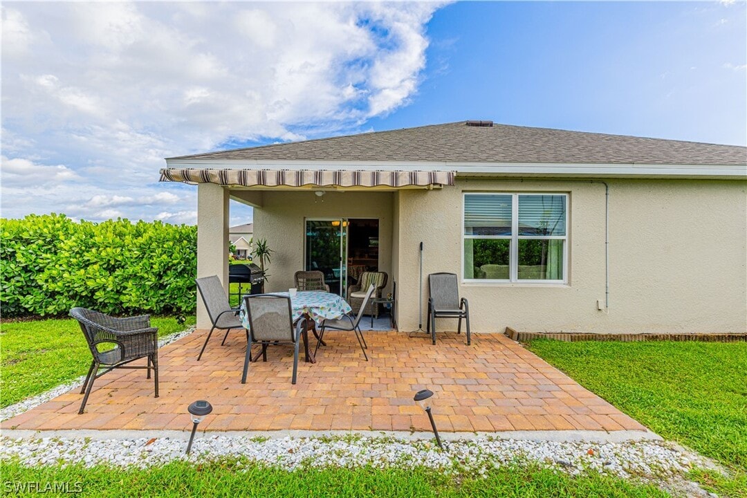 2733 Merida Ln in Cape Coral, FL - Building Photo