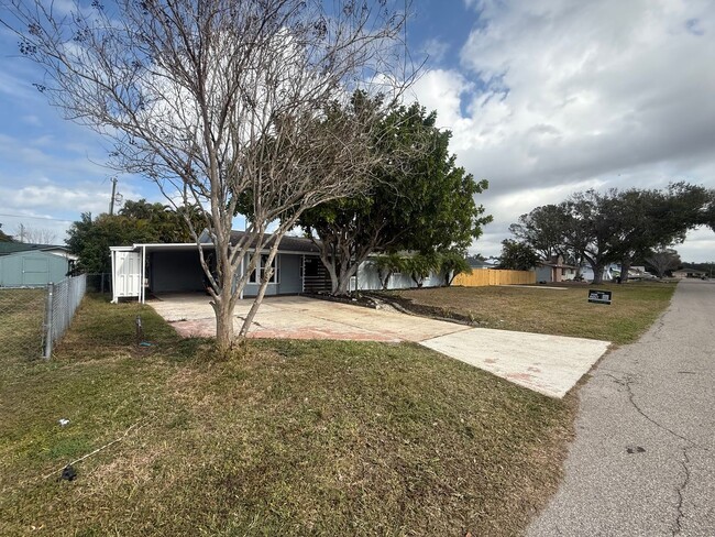 432 Driftwood Rd in Palmetto, FL - Building Photo - Building Photo