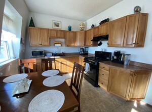 75 Putnam St, Unit 3 in Boston, MA - Foto de edificio - Building Photo