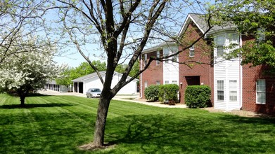 Briarwood Apartments of DeKalb in Dekalb, IL - Building Photo - Building Photo