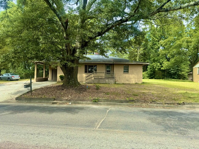 566 Lamar Dr in Forest Park, GA - Building Photo - Building Photo