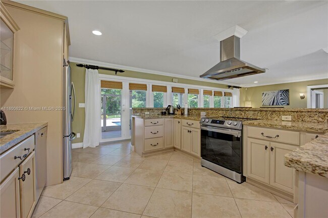 7905 SW 161st St in Palmetto Bay, FL - Building Photo - Building Photo