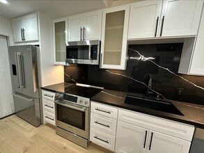 140 S Gordon Way in Los Altos, CA - Foto de edificio - Building Photo