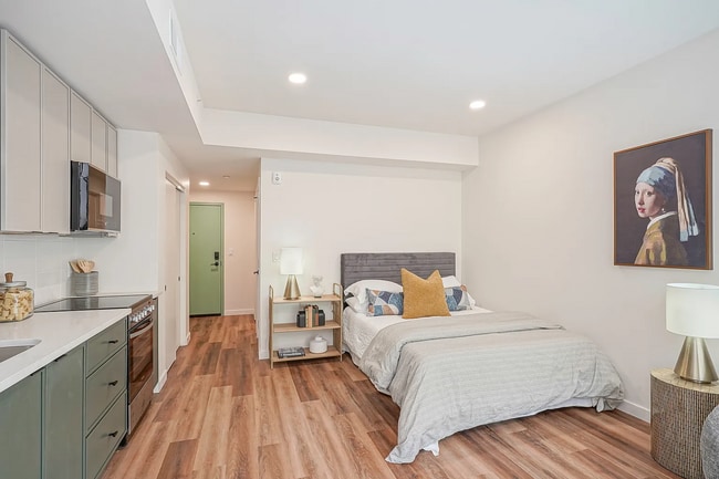 property at 1301 Bainbridge St