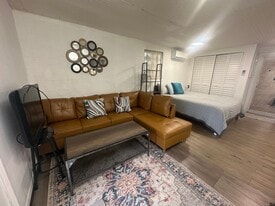 1820 McKinley St in Hollywood, FL - Building Photo