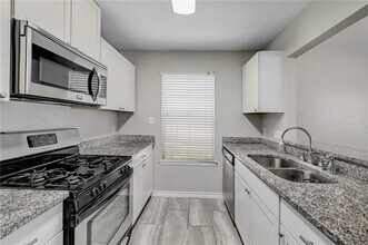 906 Cactus Dr in Round Rock, TX - Foto de edificio - Building Photo