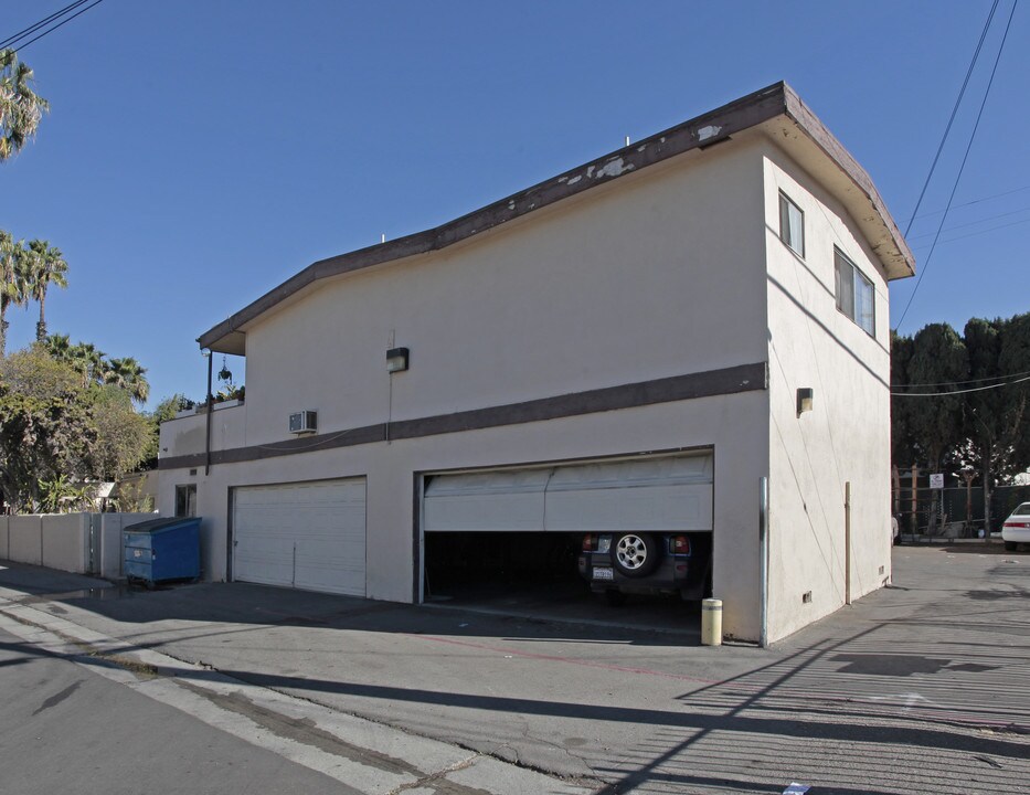 1802 W Sumac Ln in Anaheim, CA - Building Photo