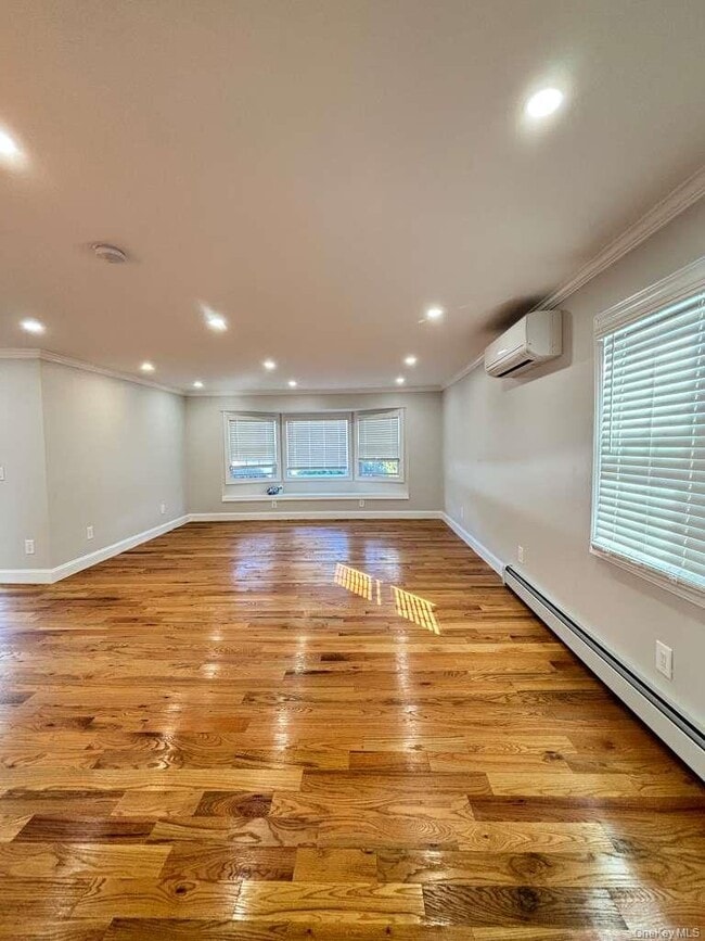 70 Appletree Ln in Roslyn Heights, NY - Building Photo - Building Photo