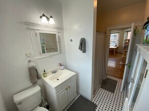 76 Parkman St, Unit #4 in Brookline, MA - Foto de edificio - Building Photo