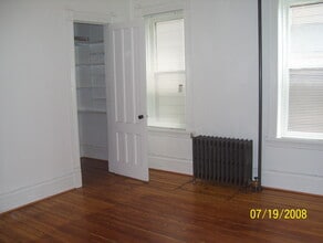 914 N Salina St, Unit Apt #1 in Syracuse, NY - Building Photo - Building Photo