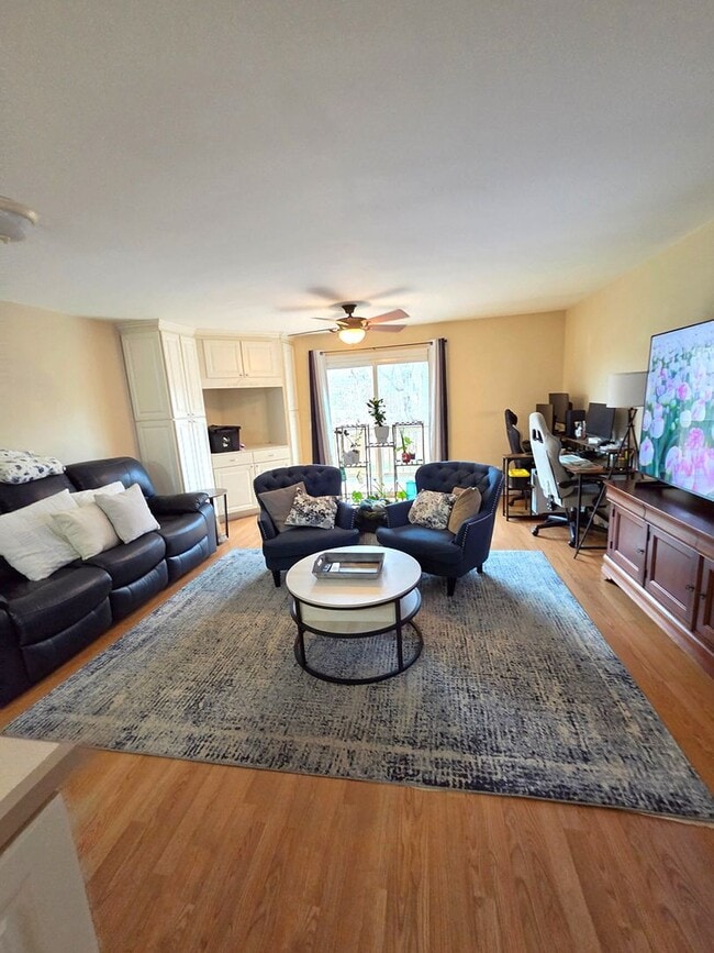 4 Smithfield Rd in North Providence, RI - Foto de edificio - Building Photo