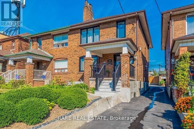 1993 Dufferin St in Toronto, ON - Building Photo - Building Photo