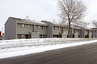 Lakeside Apartments in Buffalo, MN - Building Photo - Building Photo