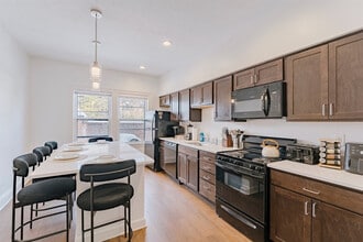 11321 Hessler Rd in Cleveland, OH - Building Photo - Building Photo