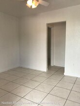 160 NW 11th Terrace in Miami, FL - Foto de edificio - Building Photo