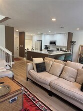 10233 NW 52nd Ln in Doral, FL - Foto de edificio - Building Photo