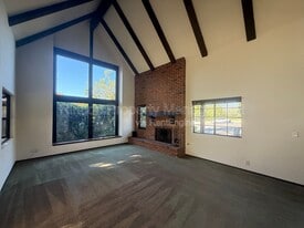 408 Galvin Cir in Ventura, CA - Building Photo
