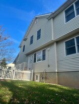 82 Forrest St in Metuchen, NJ - Building Photo