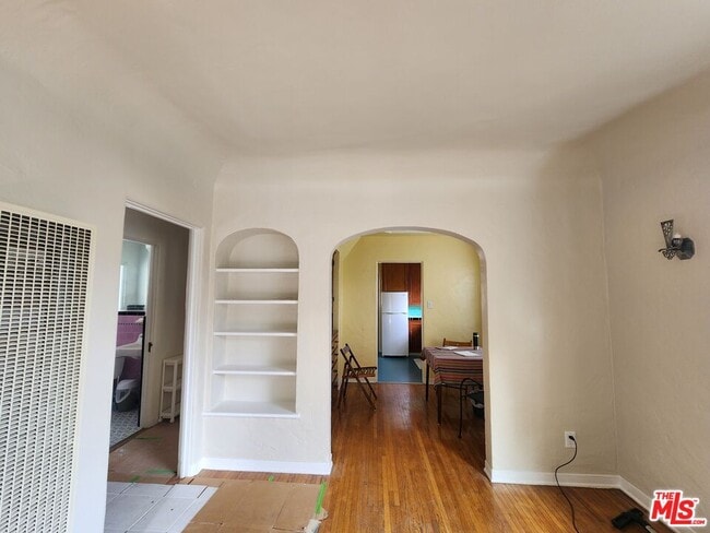 property at 1163 N Genesee Ave