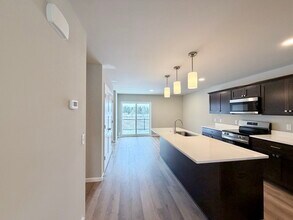 10120 Mosaic Way in Middleton, WI - Building Photo - Building Photo