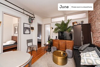 Private bedroom in 3 bed/1 bath Home in New York, NY - Building Photo - Building Photo