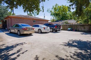 6820 Petre Dr in Houston, TX - Building Photo