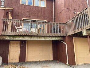 123 Skyview Dr in Cromwell, CT - Building Photo - Building Photo