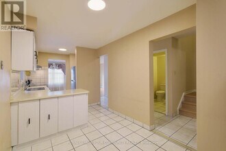 174 Roxanne Crescent in Toronto, ON - Building Photo - Building Photo