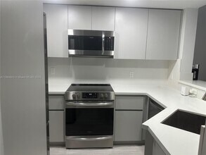 10171 SW 154th Cir Ct in Miami, FL - Foto de edificio - Building Photo
