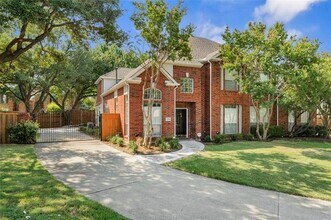 3904 Creek Crossing Dr in Plano, TX - Foto de edificio - Building Photo