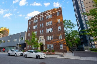Dundonald Arms in Toronto, ON - Building Photo - Building Photo