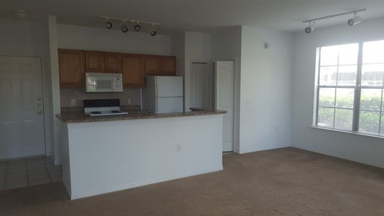 6171 Metrowest Blvd in Orlando, FL - Building Photo
