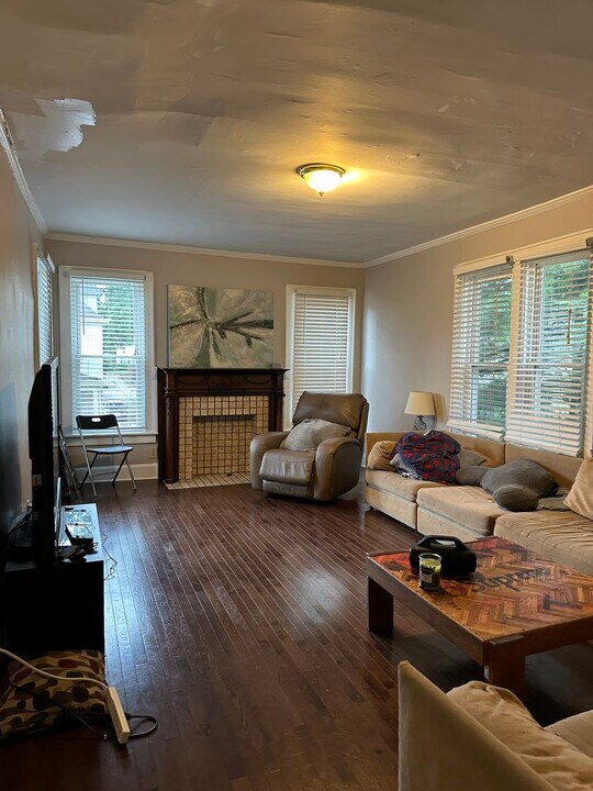 102-106 E Maynard Ave-Unit -104 in Columbus, OH - Building Photo