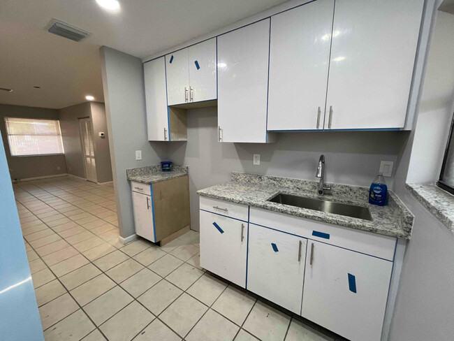 518 Avenue I, Unit A in Riviera Beach, FL - Building Photo - Building Photo