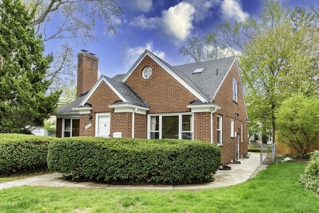 property at 1616 Morton Ave