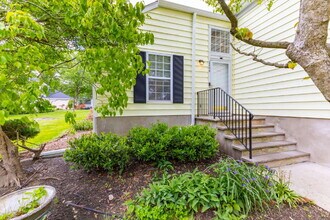 2404 Buckingham Cir in Middletown, NJ - Building Photo - Building Photo