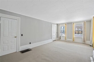 19 Park St in Pulaski, NY - Foto de edificio - Building Photo